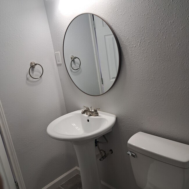 Building Photo - 423 Ellana Claire Ct