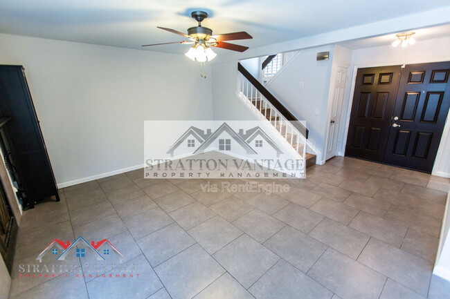 Building Photo - 310 E Bluebell Ln