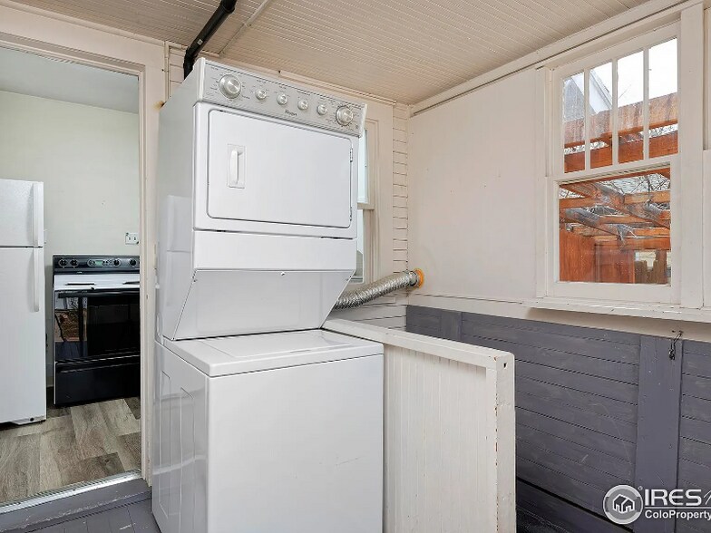 Building Photo - 335 Park St