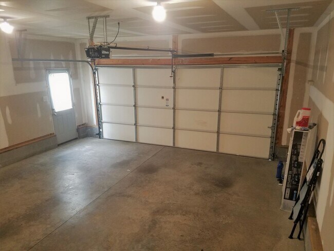 Building Photo - Beautiful transitional 4 bedroom brick rancher on quiet street just off of Hull Street/Genito Roa...