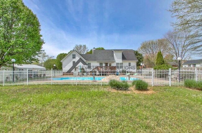 Building Photo - 500 Windy Rd