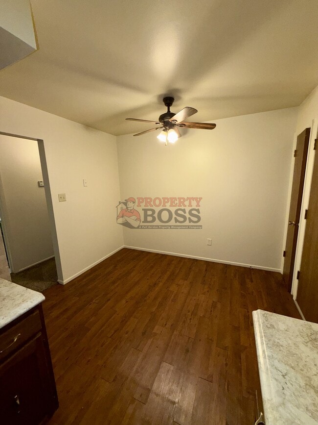 Building Photo - 1351 Pine Ct