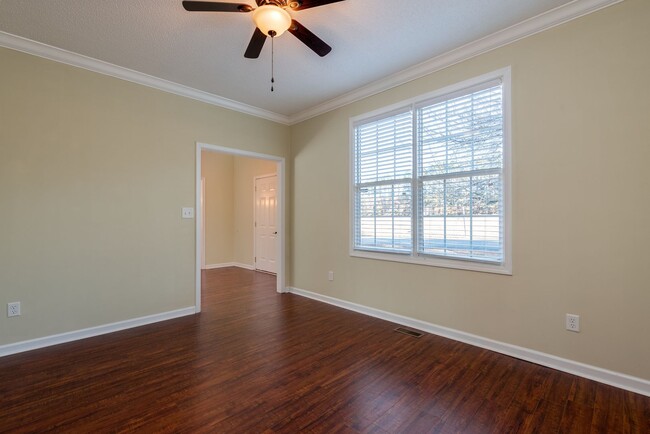 Building Photo - Spacious 4-Bedroom Home in Westside Athens...