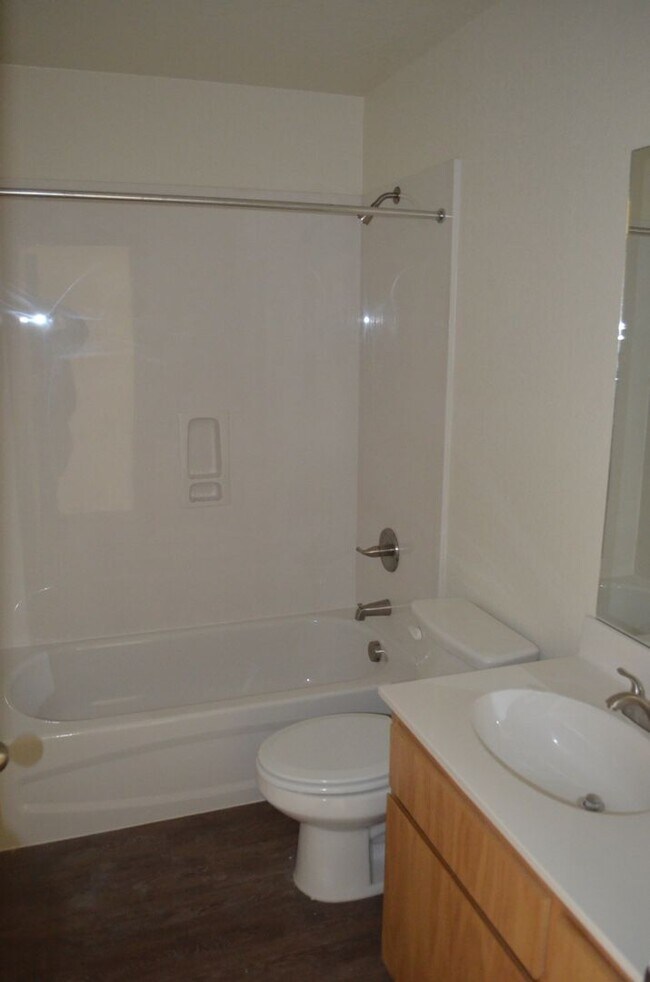 Building Photo - 400 Elbert Ln