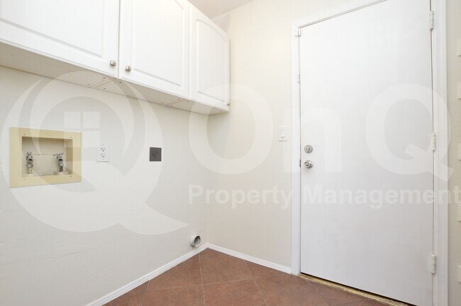 Building Photo - 2218 W Palomino Dr