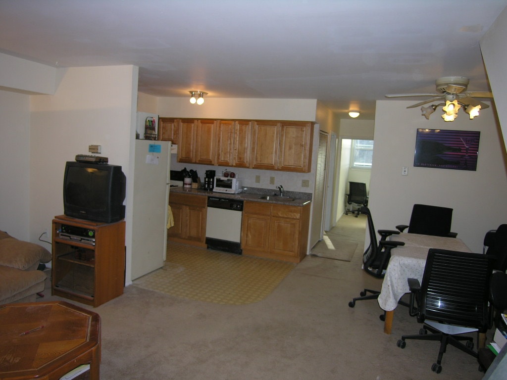 Building Photo - 289 Greenough St