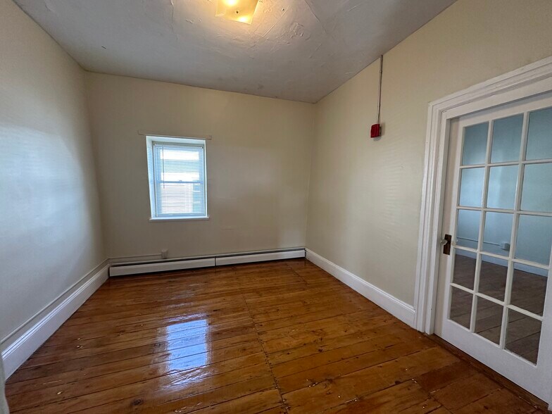 Building Photo - 124 Vinton St, 3