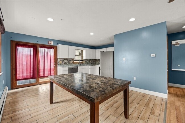 Building Photo - 39 Blendall St