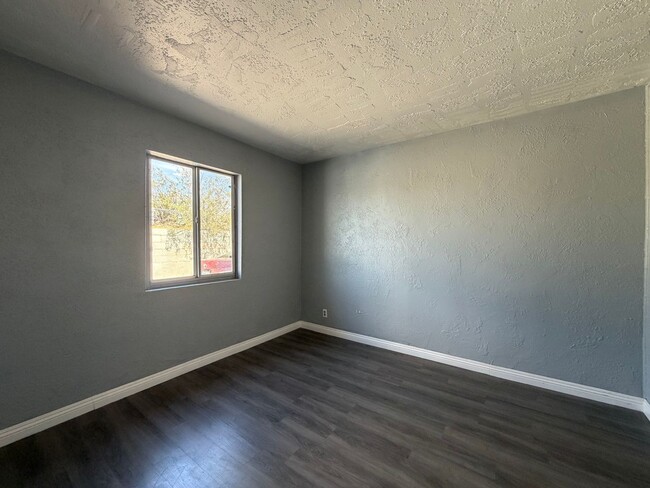 Building Photo - 400 W Fredricks St