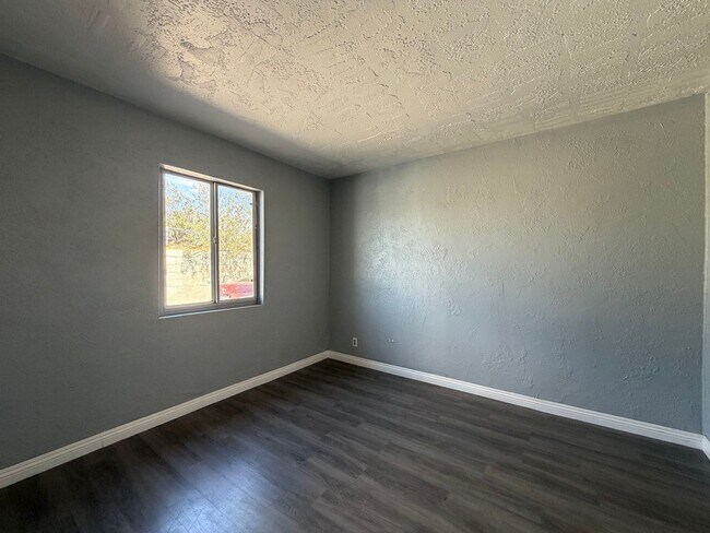 Building Photo - P156