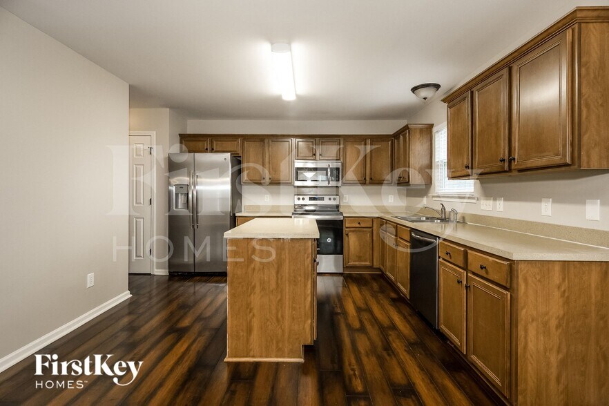 Building Photo - 1817 Elizabeth Oaks Ave