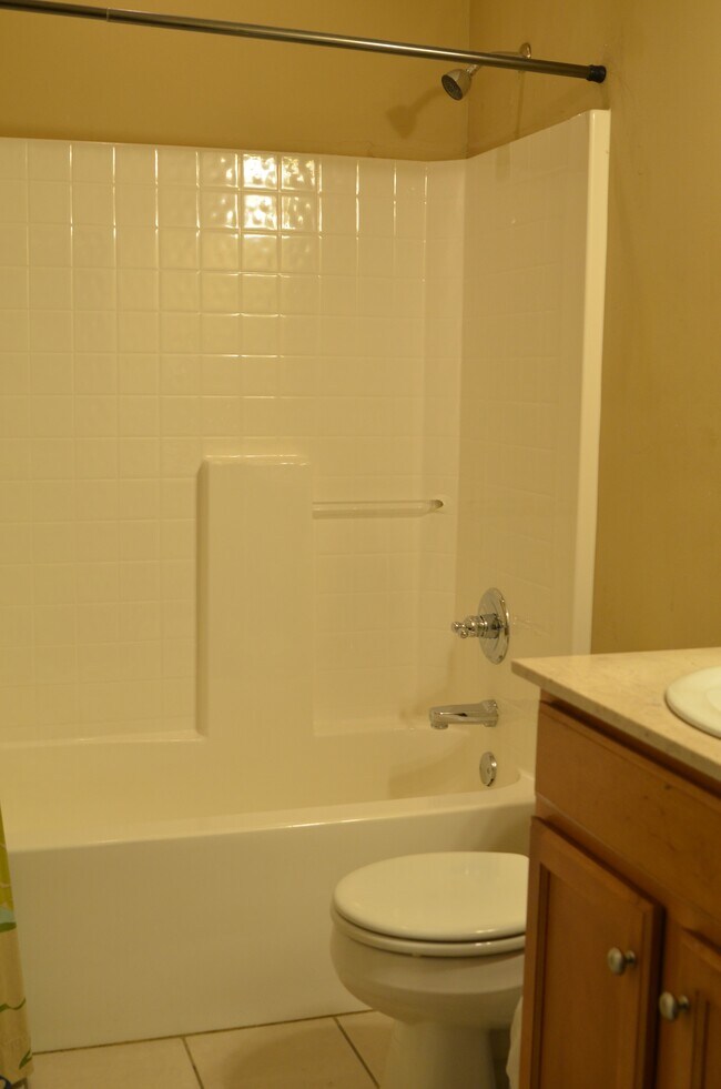 Building Photo - 5293 Cottage Cir