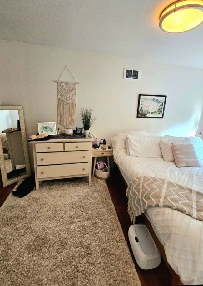 Building Photo - 11058 NE 33rd Pl