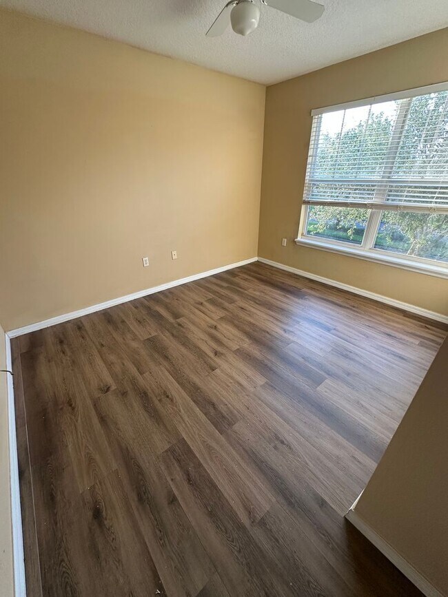 Building Photo - Beautiful Home in Parkview at Lake Shore