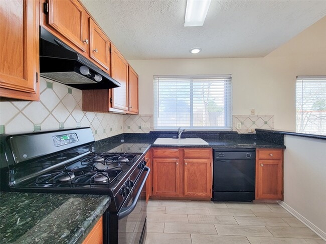 Building Photo - 8611 Pool Creek Dr