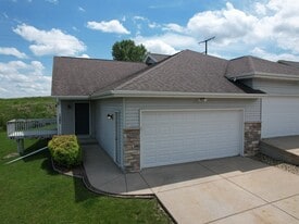 Building Photo - 1207 Temple Dr