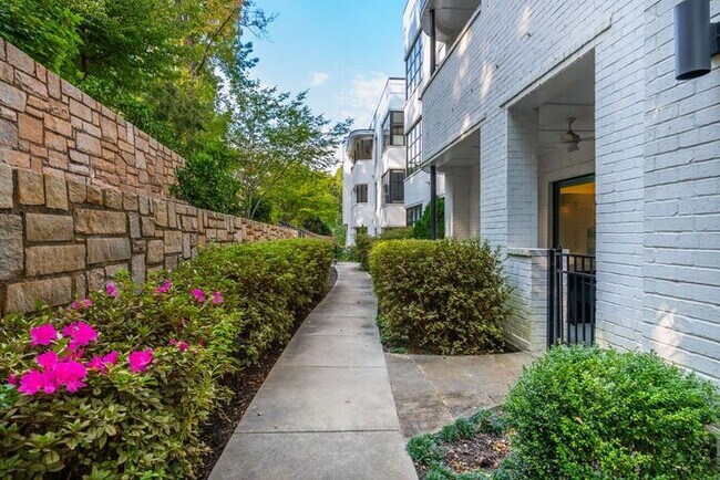 Building Photo - Welcome To The Sophia - Your Perfect Retreat in Historic Druid Hills!