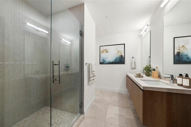 Building Photo - 701 Valencia Ave