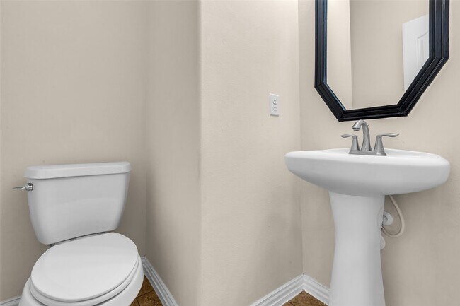 Building Photo - 30715 Legends Ridge Dr