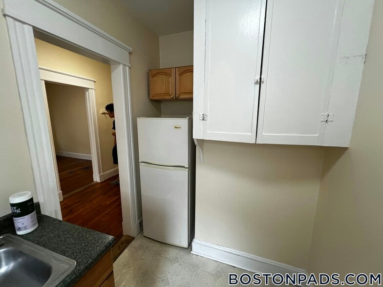 Building Photo - 55 Park Dr