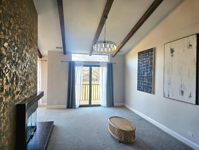 Building Photo - 755 Golf Ln