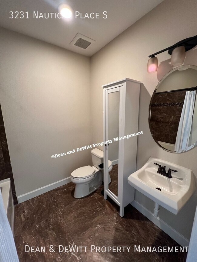 Building Photo - 3231 Nautical Pl S