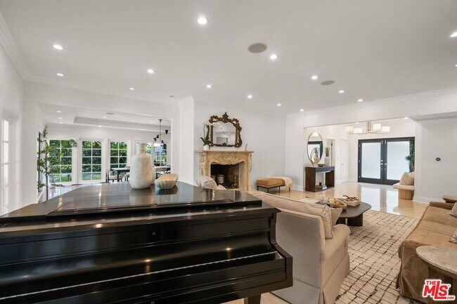 Building Photo - 9023 Alto Cedro Dr