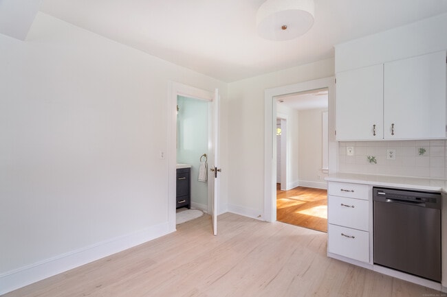 Building Photo - 31 Hillandale Rd