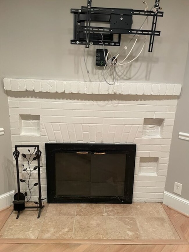 Building Photo - 1BR in Georgetown East Village WITH PARKIN...