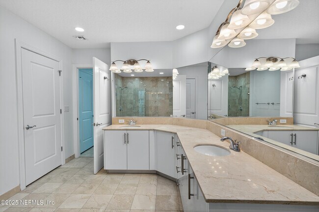 Building Photo - 1431 Riverplace Blvd