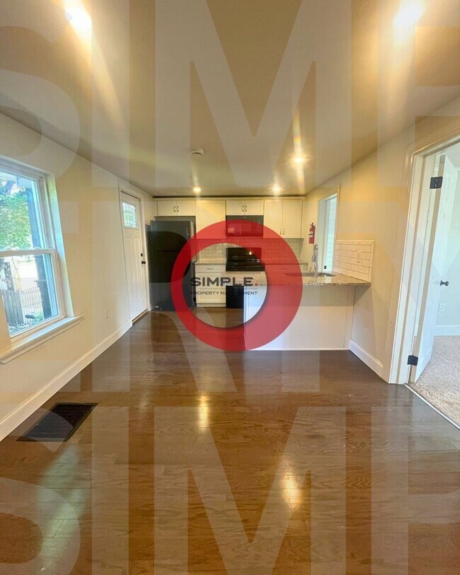 Primary Photo - 392 N Charlotte St