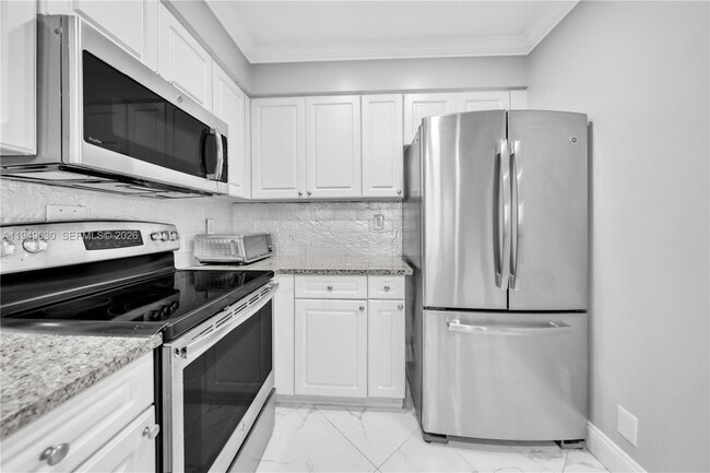 Building Photo - 2501 S Ocean Dr