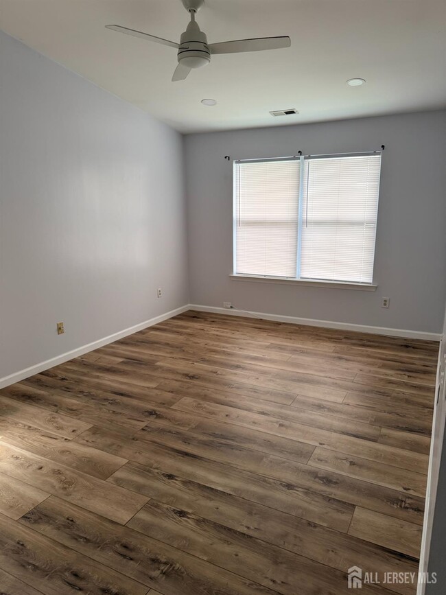 Building Photo - 343 Ventnor Ct