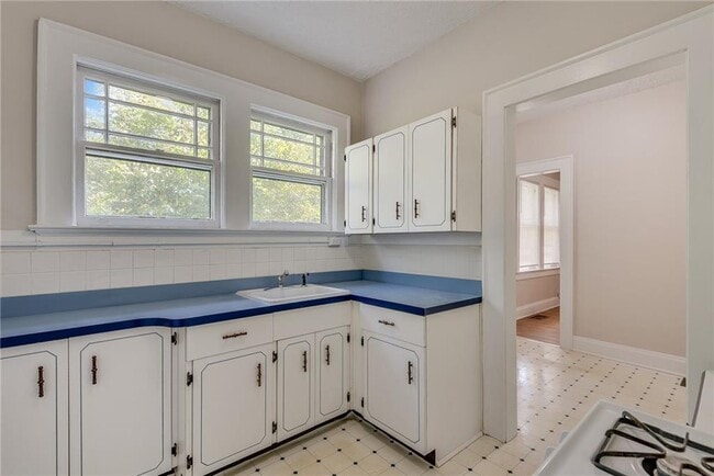 Building Photo - 812 Adair Ave NE