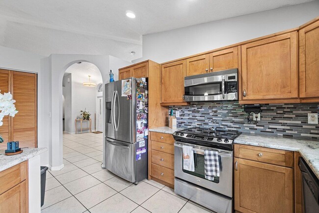 Building Photo - 7600 Cocoanut Dr