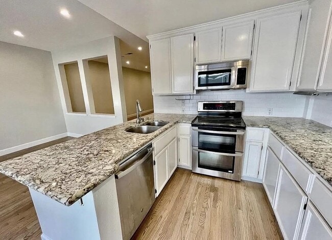 Building Photo - 959 La Mesa Terrace