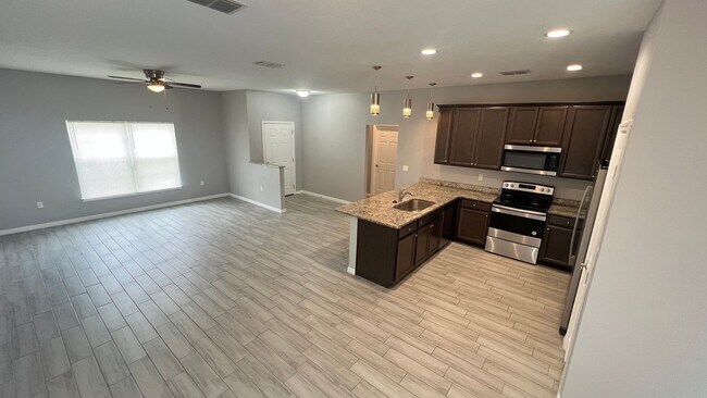 Building Photo - Beautiful 3 Bedroom, 2 Bathroom Home in Palm Bay!!