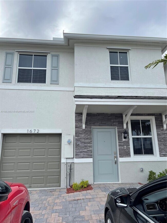 Building Photo - 1672 SE 8th Ave