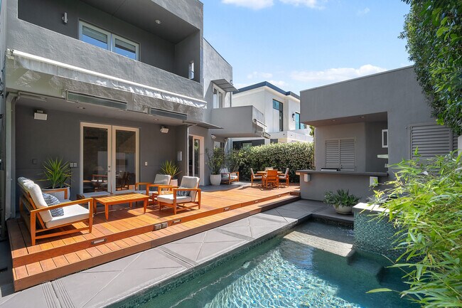 Building Photo - 8735 Dorrington Ave