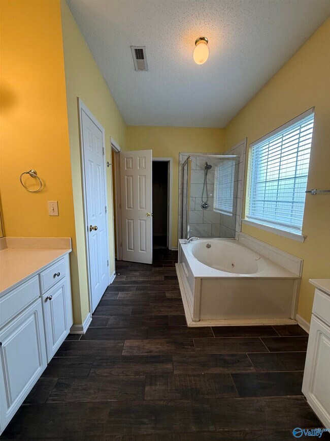 Building Photo - 216 Horseshoe Bend S