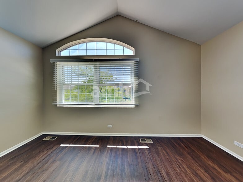 Building Photo - 953 Mesa Dr