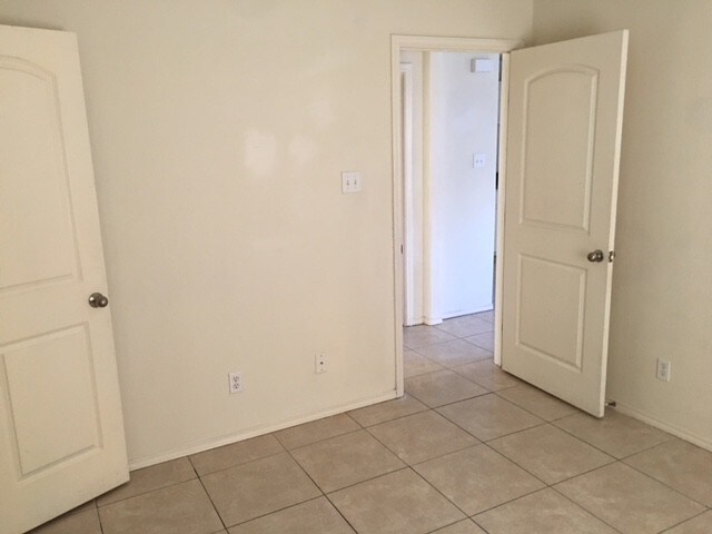 Building Photo - 405 Rockport St