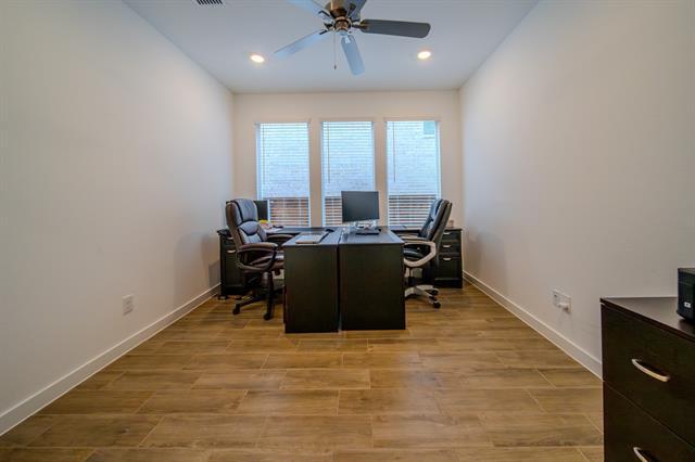 Building Photo - 3617 Swan Shadow