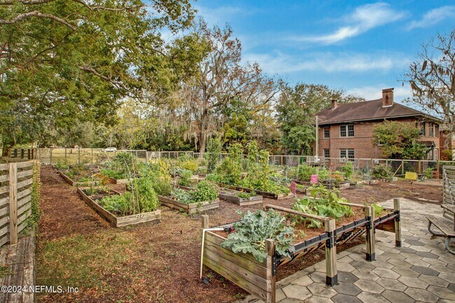 Building Photo - 2912 St Johns Ave