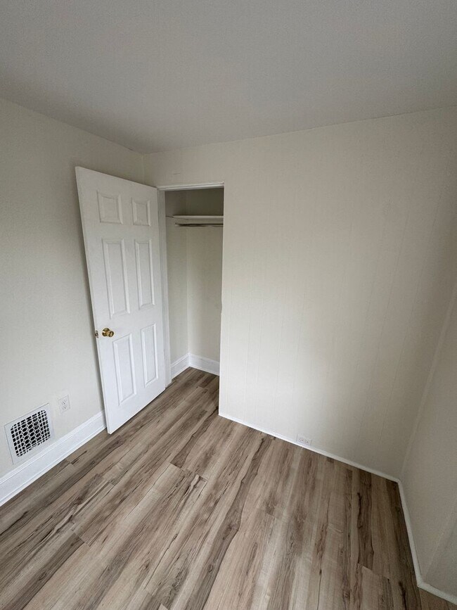 Building Photo - Charming Lancaster City 5 BR/ 1.5 Bath Hom...