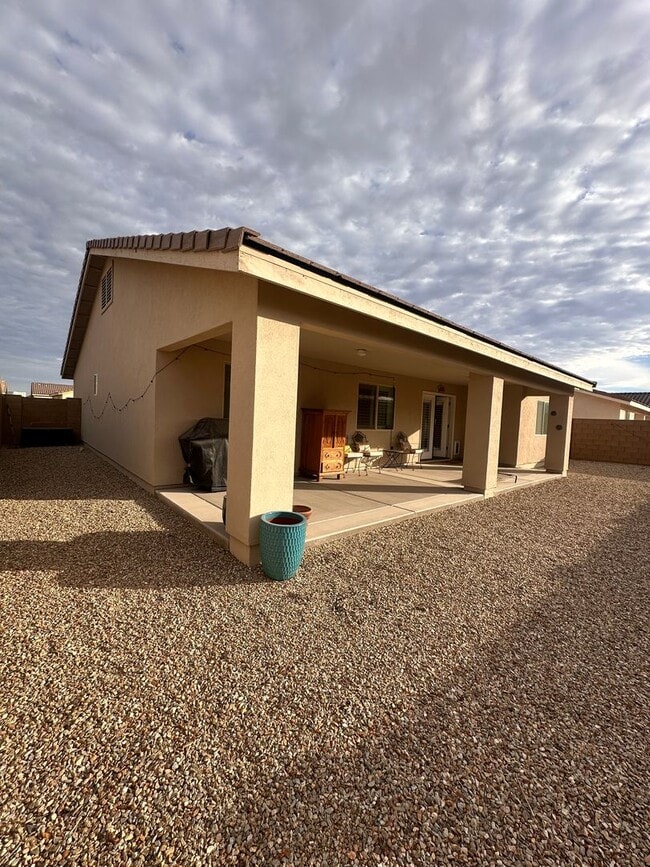 Building Photo - 3bed/2bath ALL tile home built in 2024