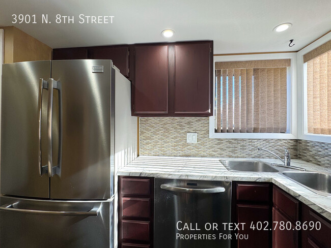 Building Photo - Fully remodeled townhome for rent!