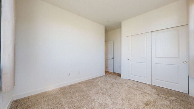 Building Photo - Bright & Beautiful 4 Bedroom 3 Full Bathroom Home!