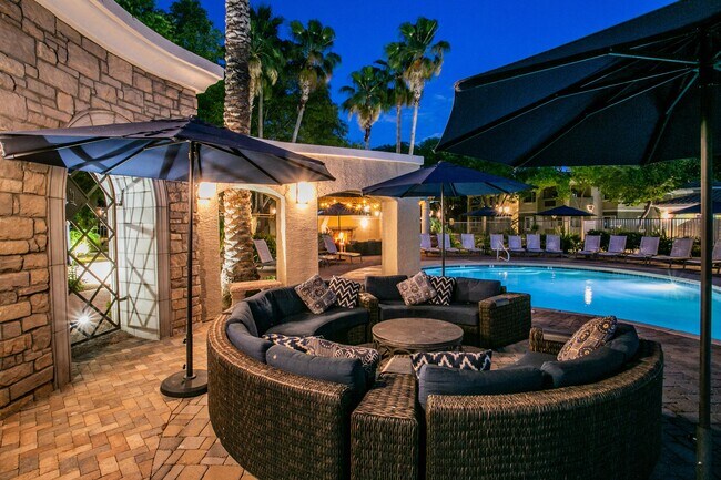 Lagoon Style Pool - Versante Apartment Homes