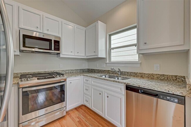 Building Photo - 11608 Main Cypress Dr